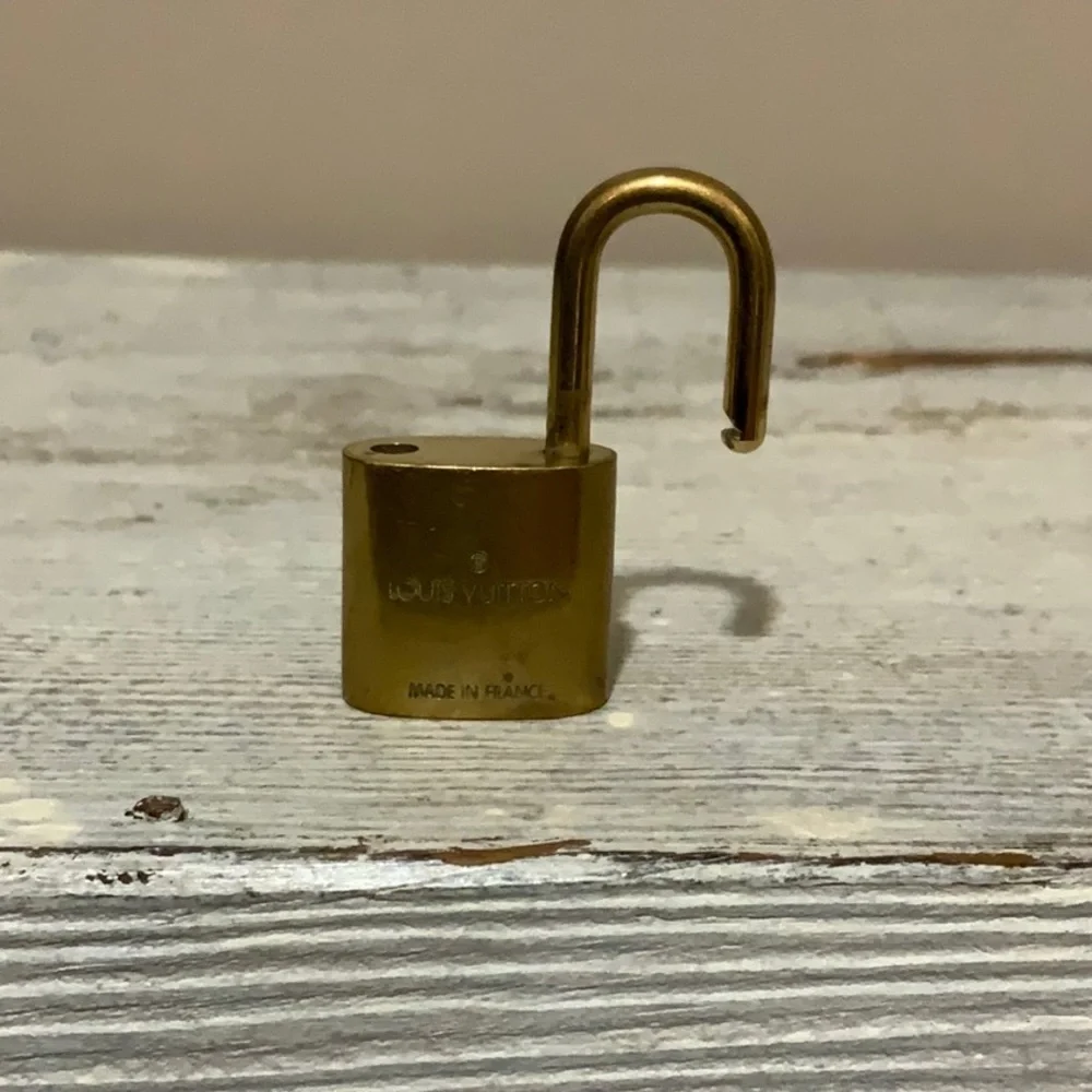 Louis Vuitton Brass '319' Padlock in Goldtone with Goldtone Key [m]